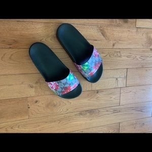 Gucci slides